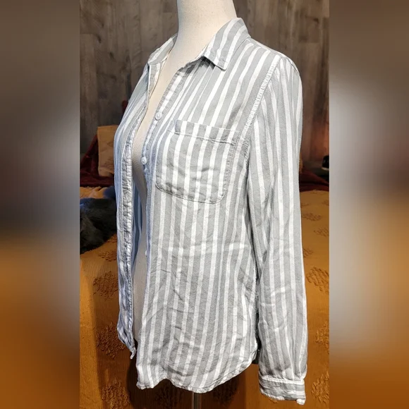 Beach Lunch Lounge Sage Green Striped Shirt – Size XS - Picture 5 of 10